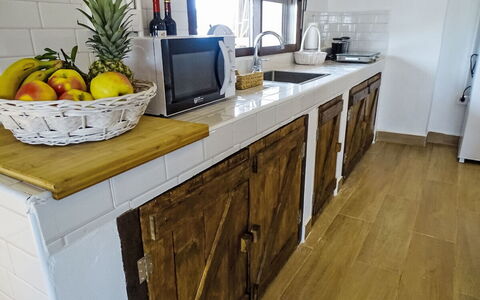 Mar de Cristal Playa Honda 500: Bois, Meubles, Cabinetry, Sol, Comptoir, Sol, Placard, Tiroir, Tache De Bois, Cuisine