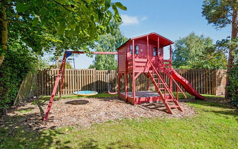 Aasta - 500M from the Sea: Toboggan, Espace Public, Jardin, Équipement Extérieur Play, Chute, Pelouse, Terrain De Jeux, Arrière-Cour, Cour, Aménagement Paysager