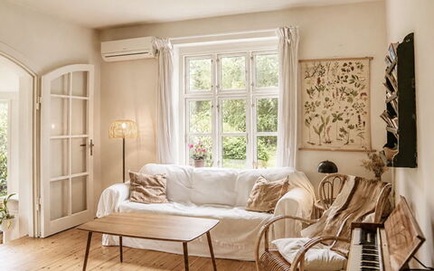 Bine - 200M from the Sea: Meubles, Design Intérieur, Sol, Mur, Sol, Bois, Canapé, Salon, Domicile, Textile
