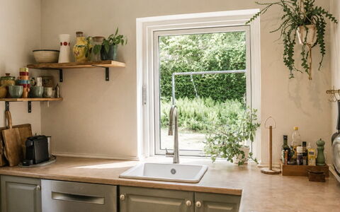 Bine - 200M from the Sea: Design Intérieur, Comptoir, Pot De Fleur, Cuisine, Éclairage, Plante D'Appartement, Meubles, Domicile, Appareil De Cuisine, Cabinetry