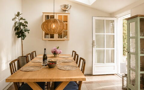 Bine - 200M from the Sea: Meubles, Design Intérieur, Sol, Table, Bois, Chaise, Sol, Table Cuisine Et Salle A Manger, Salle À Manger, Luminaire