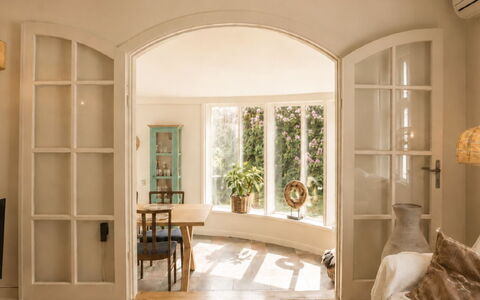 Bine - 200M from the Sea: Meubles, Design Intérieur, Sol, Mur, Sol, Bois, Plafond, Éclairage, Parquet, Domicile