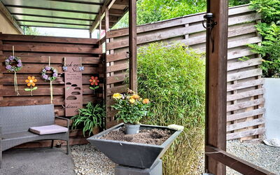 Klaffer am Hochficht 1: Meubles, Jardin, Pot De Fleur, Mobilier De Jardin, Arrière-Cour, Tache De Bois, Dur, Cour, Chaise