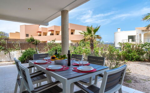 Villa Brisa: Bleu, Balcon, Balustrade, Appartement, Clôture, Mer, Recours, Condominium, Piscine, Hôtel