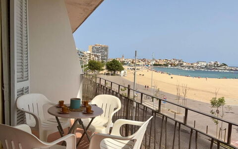 Aubí: Bleu, Balcon, Balustrade, Appartement, Clôture, Mer, Recours, Condominium, Piscine, Hôtel