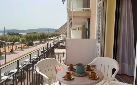 Aubí: Bleu, Balcon, Balustrade, Appartement, Clôture, Mer, Recours, Condominium, Piscine, Hôtel