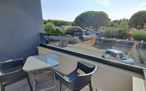Duplex: Bleu, Balcon, Balustrade, Appartement, Clôture, Mer, Recours, Condominium, Piscine, Hôtel