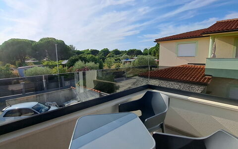 Duplex: Bleu, Balcon, Balustrade, Appartement, Clôture, Mer, Recours, Condominium, Piscine, Hôtel