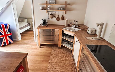 The Oak Suite: Meubles, Design Intérieur, Sol, Bois, Sol, Plafond, Éclairage, Pièce, Appareil De Cuisine, Cuisine