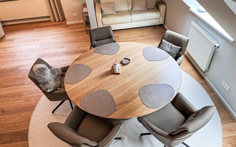 The Oak Suite: Meubles, Design Intérieur, Sol, Sol, Bois, Chaise, Table, Éclairage, Marron, Salon