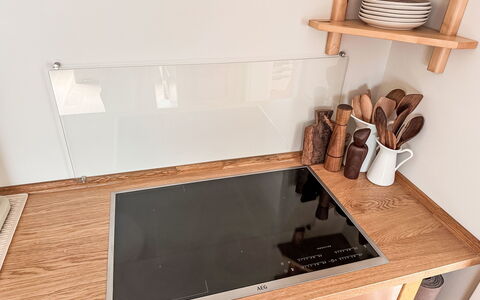 The Oak Suite: Sol, Sol, Tache De Bois, Parquet, Dur, Principaux Appliance, Contre-Plaqué, Électroménager, Cuisine