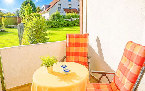 Burhave 201: Meubles, Design Intérieur, Domicile, Chaise, Mobilier De Jardin, Ombre, Tache De Bois, Plante D'Appartement, Table Basse, Balcon