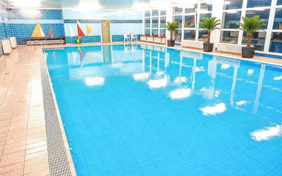 Burhave 201: Piscine, Loisir, Recours, Des Loisirs, Des Sports, Centre De Loisirs, Hôtel, Ville Resort, Thermes, Forme Physique