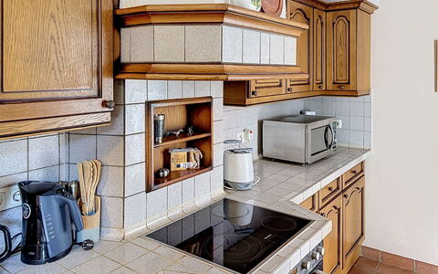Janike: Cuisine, Comptoir, Cabinetry, Appareil De Cuisine, Design Intérieur, Sol, Bois, Meubles, Principaux Appliance, Sol
