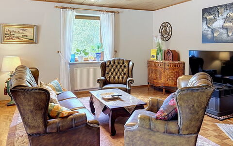 Janike: Meubles, Design Intérieur, Sol, Canapé, Bois, Sol, Pièce, Plafond, Table, Salon
