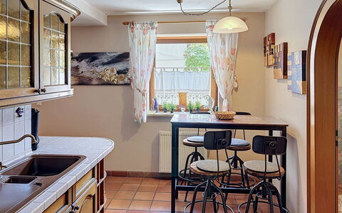 Janike: Meubles, Design Intérieur, Cuisine, Comptoir, Bois, Cabinetry, Sol, Éclairage, Luminaire, Pièce