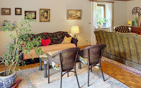 Janike: Meubles, Design Intérieur, Sol, Mur, Canapé, Sol, Table, Bois, Chaise, Salon