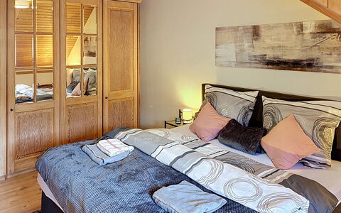 Janike: Meubles, Lit, Design Intérieur, Chambre, Literie, Drap De Lit, Bois, Sol, Sol, Pièce