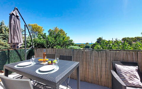 Les Terrasses des Hautsdefonsainte: Meubles, Mobilier De Jardin, Table, Tableau De Plein Air, Chaise, Plate-Forme, Table Cuisine Et Salle A Manger, Ombre, Dur, Balcon