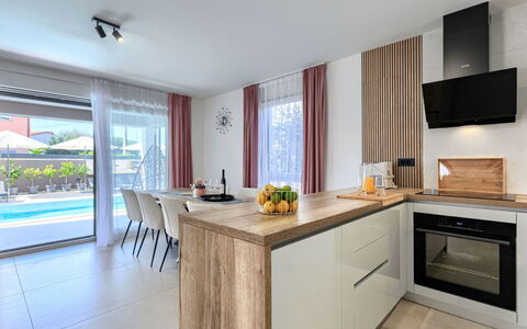 Laluma: Design Intérieur, Sol, Comptoir, Bois, Meubles, Sol, Cuisine, Domicile, Cabinetry, Éclairage