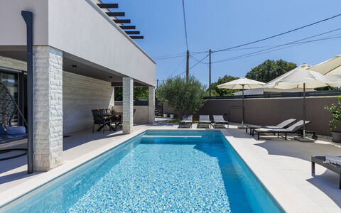Laluma: Piscine, Recours, Mobilier De Jardin, Composite, Ombre, Eco Hôtel, Tuile, Balancelle, Villa, Béton