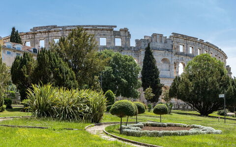 Laluma: Arbuste, Jardin, Attraction Touristique, Architecture Classique, Aménagement Paysager, Parc, Palais, Résidence Officielle, Jardin Botanique