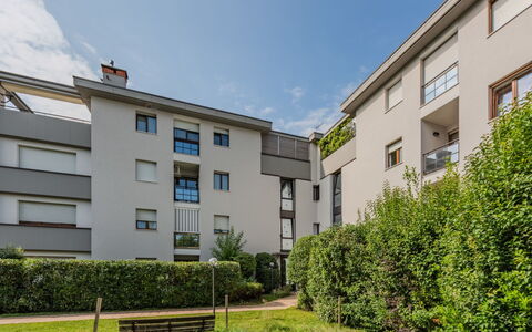 Michelon: Zone Résidentielle, Façade, Design Urbain, Appartement, Condominium, Biens, Pelouse, Jardin, Cour, Aménagement Paysager