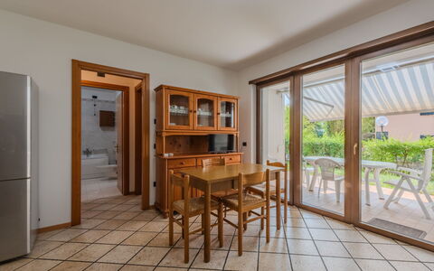 Michelon: Sol, Design Intérieur, Sol, Bois, Meubles, Plafond, Table Cuisine Et Salle A Manger, Pièce, Porte, Salle À Manger