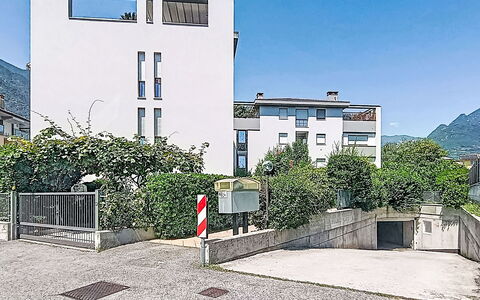 Monica: Mur, Bâtiment, Fenêtre, Zone Résidentielle, Façade, Architecture, Quartier, Ville, Appartement, Domicile