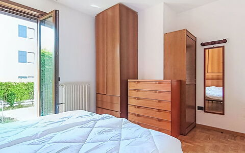 Monica: Sol, Sol, Design Intérieur, Bois, Lit, Meubles, Pièce, Chambre, Parquet, Domicile