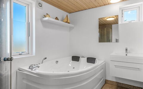 Tuva - 3.5Km from the Sea: Luminaire Plomberie, Baignoire, Salle De Bains, Design Intérieur, Sol, Plafond, Robinet, Sol, Évier, Plomberie