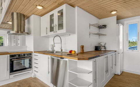 Tuva - 3.5Km from the Sea: Cuisine, Comptoir, Sol, Appareil De Cuisine, Cabinetry, Design Intérieur, Meubles, Bois, Sol, Principaux Appliance