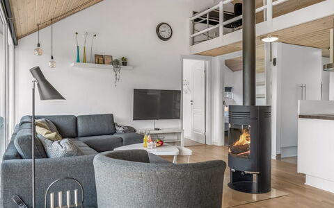 Tuva - 3.5Km from the Sea: Bois, Sol, Sol, Design Intérieur, Meubles, Parquet, Salon, Plafond, Pièce