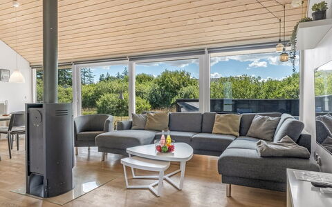 Tuva - 3.5Km from the Sea: Sol, Bois, Design Intérieur, Meubles, Canapé, Sol, Salon, Parquet, Domicile