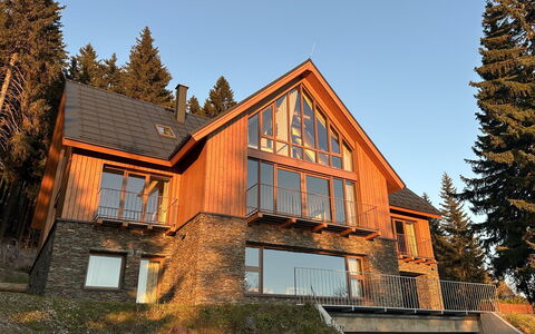 Rebelka: Bâtiment, Fenêtre, Bois, Maison, Domicile, Architecture, Toit, Chalet, Zone Résidentielle, Siding