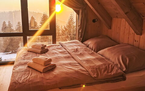 Horni Misecky 3: Design Intérieur, Bois, Chambre, Sol, Meubles, Lit, Sol, Pièce, Drap De Lit, Éclairage
