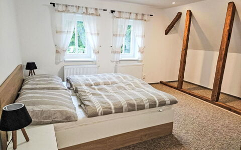 Sára: Lit, Chambre, Literie, Drap De Lit, Design Intérieur, Sol, Meubles, Sol, Bois, Pièce