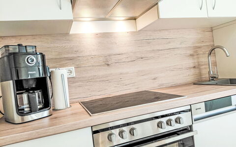 Herzwerk Schwalenberg: Bois, Comptoir, Cuisine, Appareil De Cuisine, Sol, Électroménager, Cabinetry, Principaux Appliance, Petit Appareil, Tache De Bois
