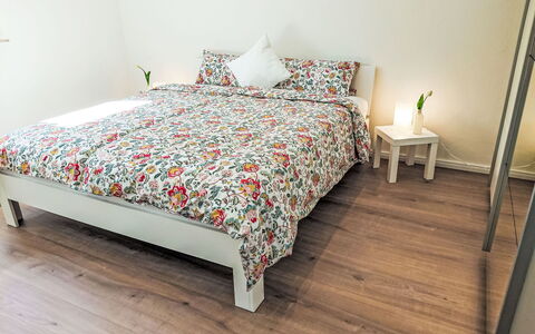 Herzwerk Schwalenberg: Sol, Sol, Design Intérieur, Parquet, Chambre, Meubles, Lit, Bois, Drap De Lit, Literie