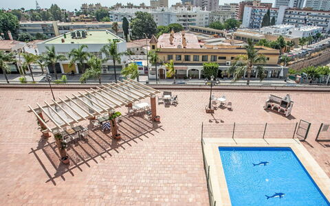 Los Arcos: Ville, Zone Résidentielle, Espace Public, Piscine, Design Urbain, Établissements Humains, Appartement, Ombre, Usage Mixte, Condominium