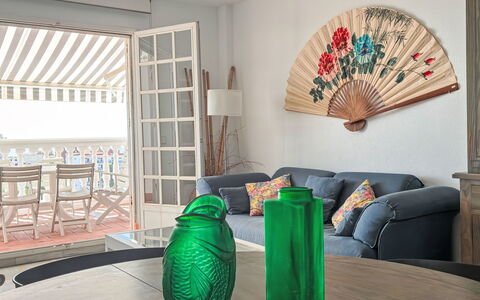 Los Arcos: Meubles, Design Intérieur, Domicile, Éclairage, Sol, Sol, Salon, Pièce, Throw Pillow, Coussin