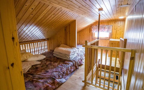 Nelostupa C: Bois, Plafond, Sol, Chambre, Pièce, Tache De Bois, Dur, Lit, Chalet, Literie
