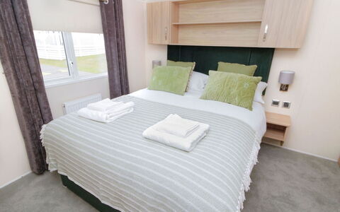 Willow'S Retreat: Design Intérieur, Chambre, Lit, Literie, Drap De Lit, Meubles, Sol, Linge, Sol, Cadre De Lit