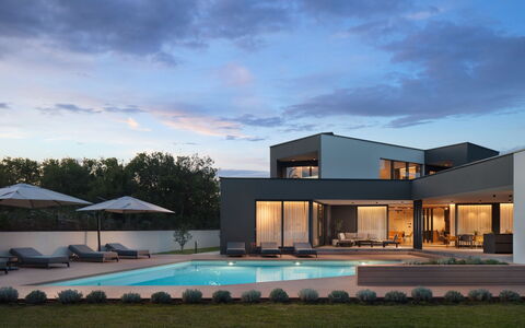 Villa H2: Ombre, Biens, Villa, Piscine, Cour, Eco Hôtel, Manoir
