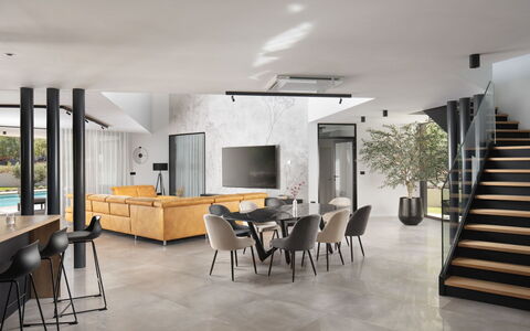 Villa H2: Sol, Sol, Design Intérieur, Meubles, Plafond, Chaise, Tuile, Salon