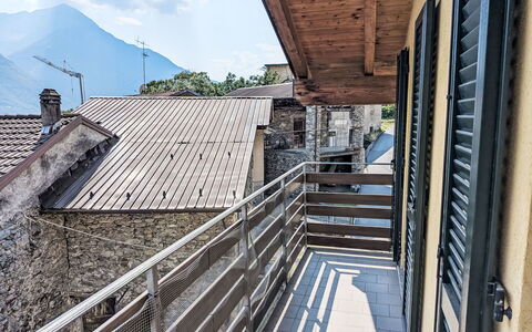 Fontanella Mountain Home: Balcon, Balustrade, Daylighting, Escaliers, Village De Montagne