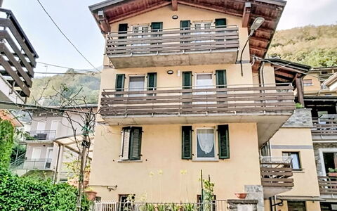 Fontanella Mountain Home: Zone Résidentielle, Ville, Maison, Domicile, Balcon, Village De Montagne