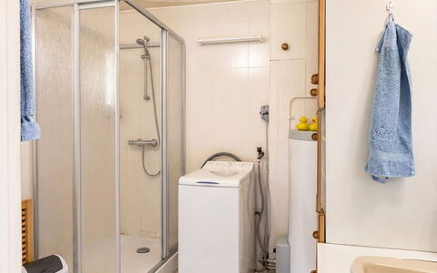 Lyckan: Luminaire Plomberie, Sol, Sol, Design Intérieur, Salle De Bains, Pièce, Plomberie, Toilette, Évier, Robinet