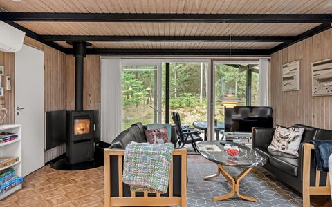 Hardina - 1Km from the Sea: Meubles, Design Intérieur, Sol, Bois, Sol, Plafond, Salon, Pièce, Parquet, Chaise