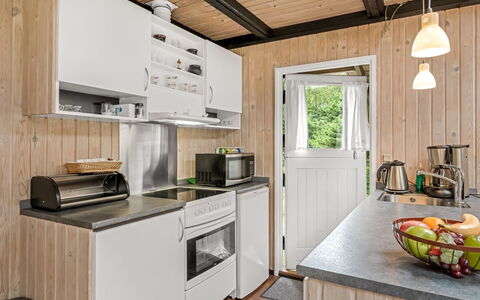 Hardina - 1Km from the Sea: Cuisine, Bois, Appareil De Cuisine, Comptoir, Principaux Appliance, Design Intérieur, Sol, Cabinetry, Plafond, Meubles